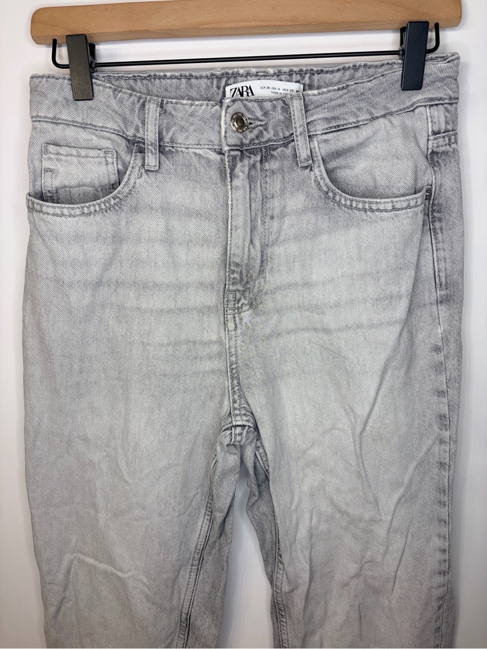 Zara Women’s Gray High Waisted Straight Leg Jeans with a Raw Hem, Size 4 - Picture 2 of 8